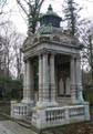 Gestaltung_Mausoleum_Weissensee_wikipedia